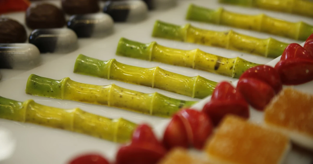 Skittles packet ingredient label — are Skittles halal in the UK and US?