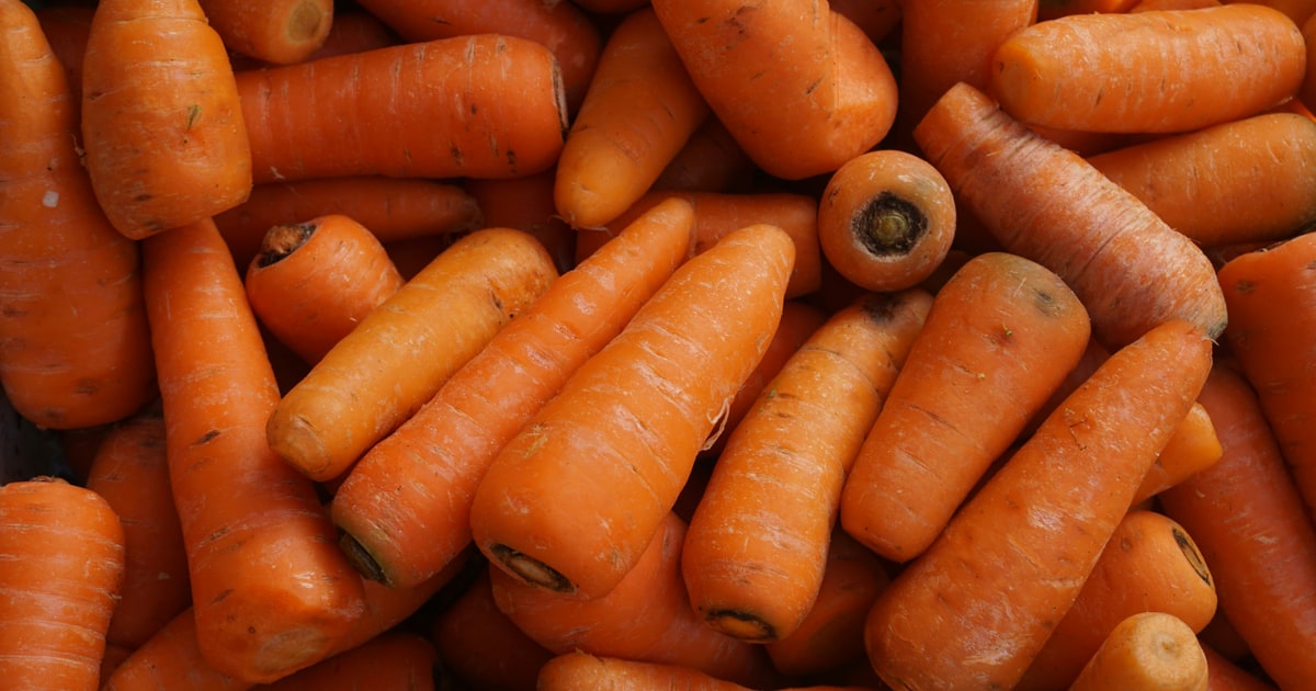 Orange-coloured margarine and cheese products containing beta-carotene E160a food colouring