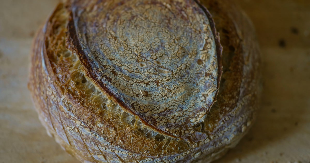 Commercial pizza dough and bread products containing E472e DATEM emulsifier