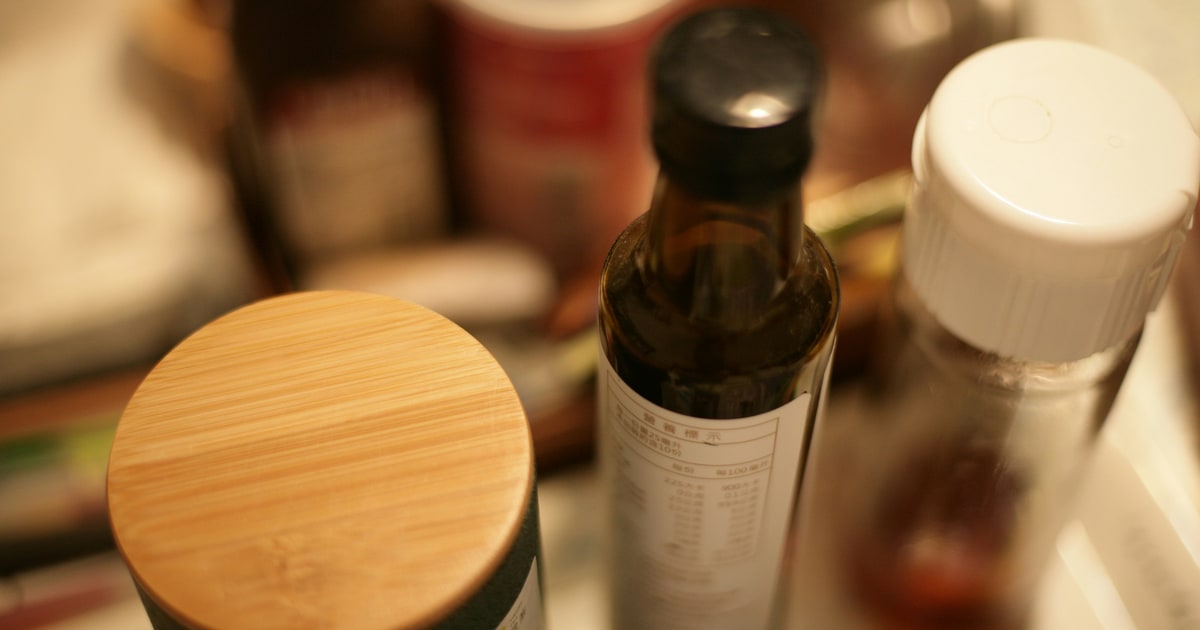 Various bottles of vinegar including malt, balsamic and wine vinegar — is vinegar halal?